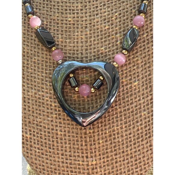Hematite Pink Beaded Open Heart Pendant Necklace Gold Accents Screw Barrel Clasp - Picture 2 of 4